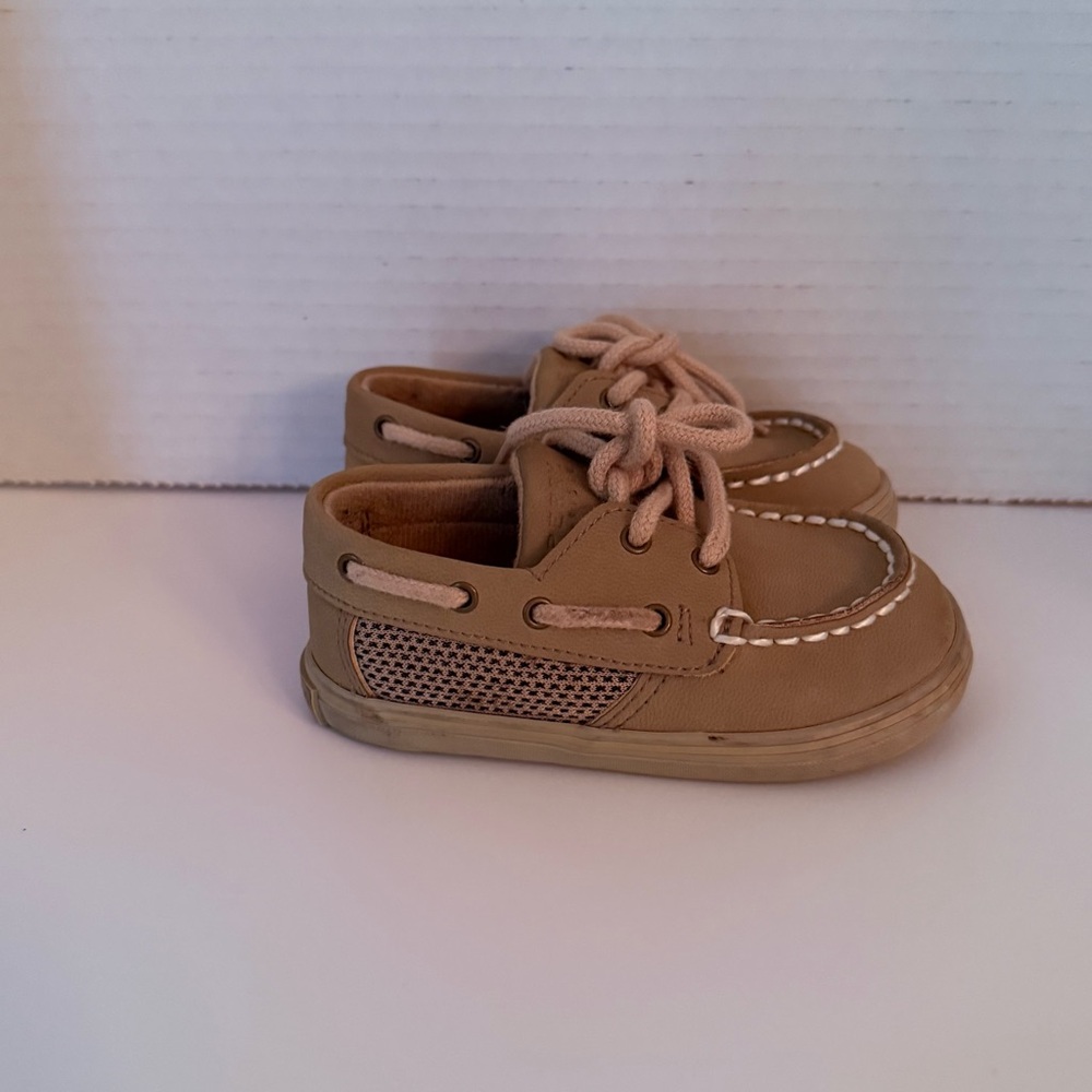 Sperry Tan Moccasins with Classic Nautical Style